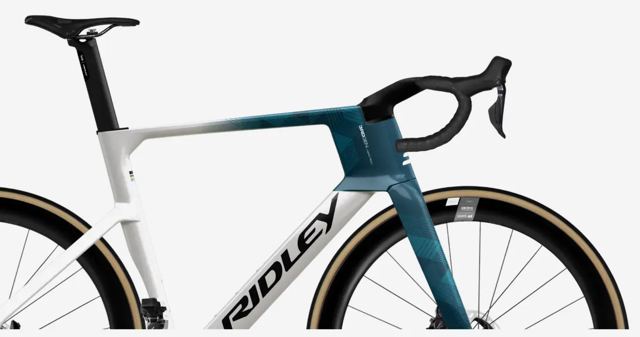Ridley Noah Fast 配色：White・Black Logo・Petrol Blue Metallic